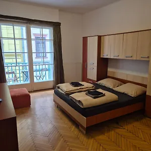 Boomerang , Budapest Hungría